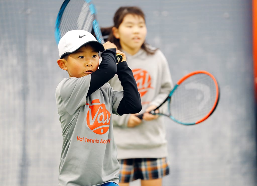 真剣な表情でレシーブ