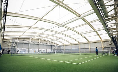 天井の高いコート